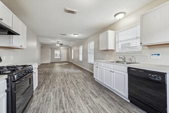 1435 Glasholm Dr in Houston, TX - Building Photo - Building Photo