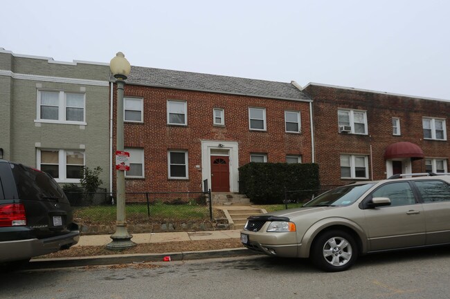 1310 Holbrook St NE in Washington, DC - Foto de edificio - Building Photo