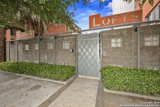 1331 S Flores St in San Antonio, TX - Building Photo - Building Photo