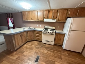 10530 E Sidney Rd in Crystal, MI - Foto de edificio - Building Photo