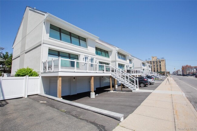 521 W Broadway in Long Beach, NY - Building Photo - Building Photo