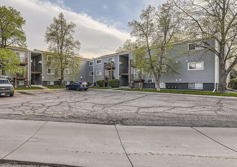 16359 W 10th Ave #V4 in Golden, CO - Building Photo