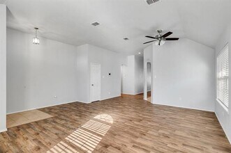 5733 Mountain Stream Trail in Fort Worth, TX - Building Photo - Building Photo