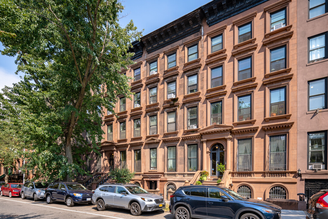 206 Washington Park in Brooklyn, NY - Building Photo