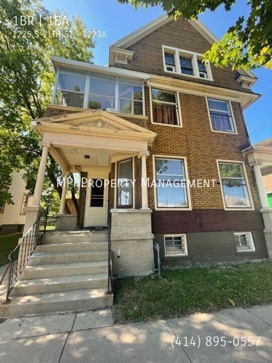 1225 S 11th St-Unit -1223A in Milwaukee, WI - Building Photo