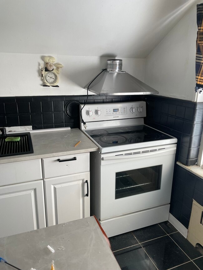 1192 Overlook Ave, Unit Senior housing in Cincinnati, OH - Building Photo - Building Photo