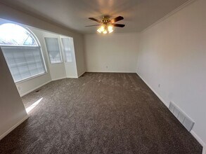 428 Creekside Way in Kaysville, UT - Building Photo - Building Photo