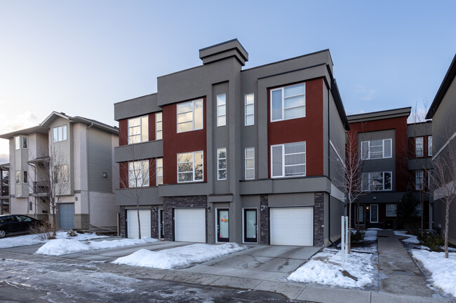 Tuxedo Square in Calgary, AB - Building Photo - Building Photo