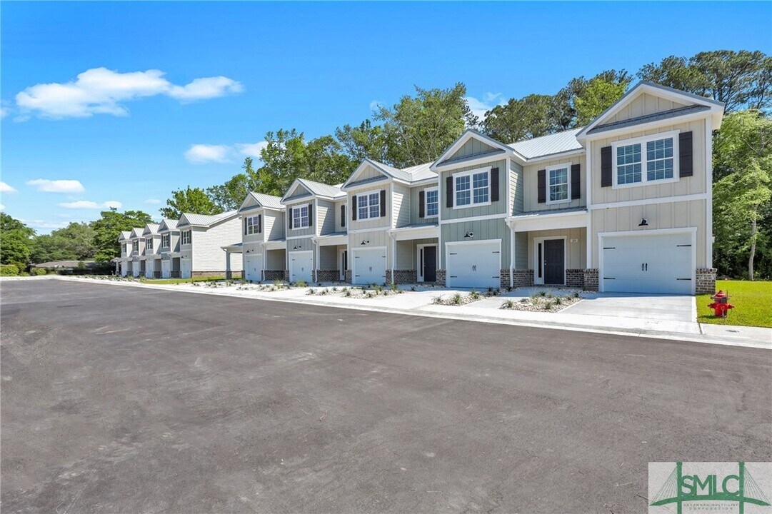 105 Sherwood Ct in Rincon, GA - Foto de edificio