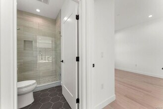 2155 Glenada Ave in Montrose, CA - Building Photo - Building Photo