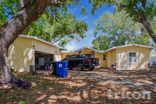 1081 55th Terrace S in St. Petersburg, FL - Building Photo
