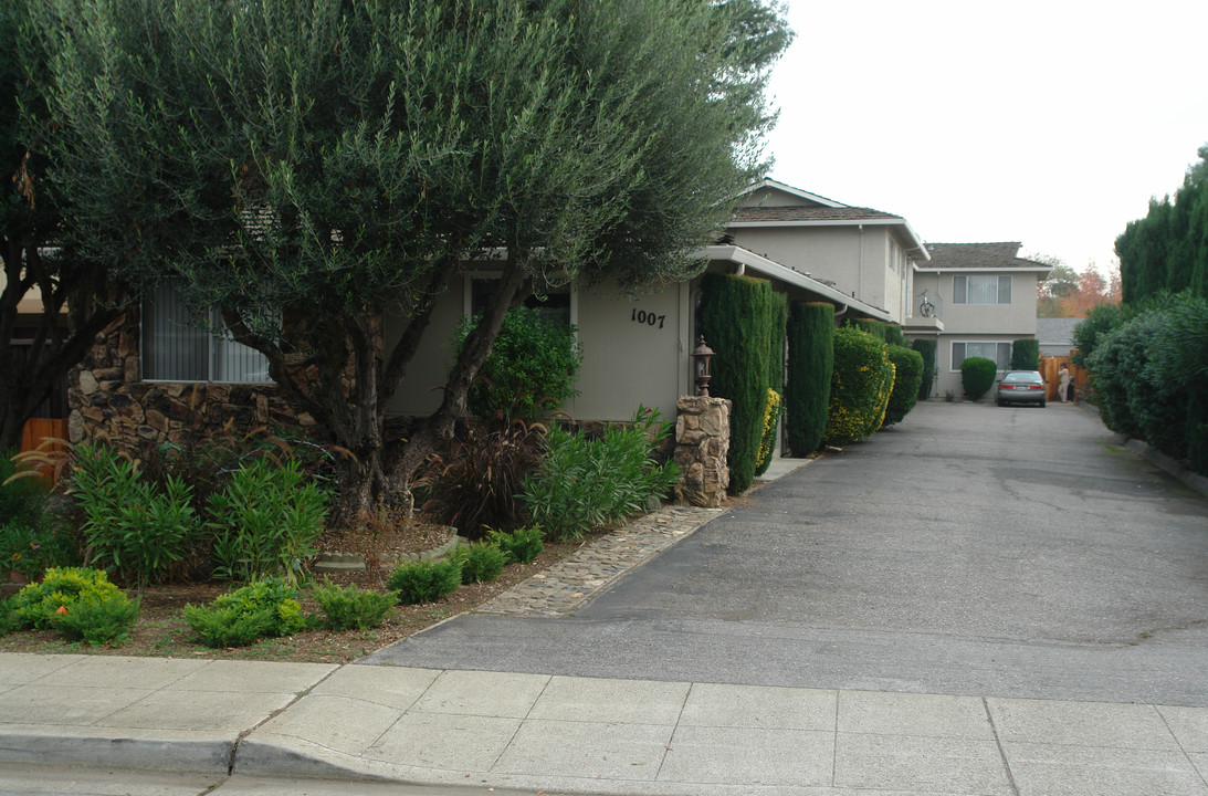 1007 Boranda Ave in Mountain View, CA - Foto de edificio