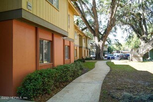 1800 Park Ave in Orange Park, FL - Building Photo