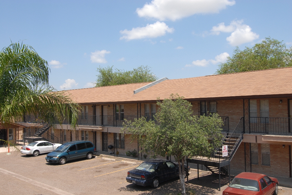 Chesterfield Apartments in Laredo, TX - Building Photo