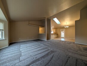 2347 Sony Loop in Eugene, OR - Building Photo - Building Photo