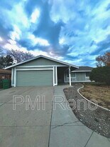 812 Glen Molly Dr in Sparks, NV - Building Photo