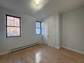 284 Chelsea St, Unit 1 in Boston, MA - Building Photo - Building Photo