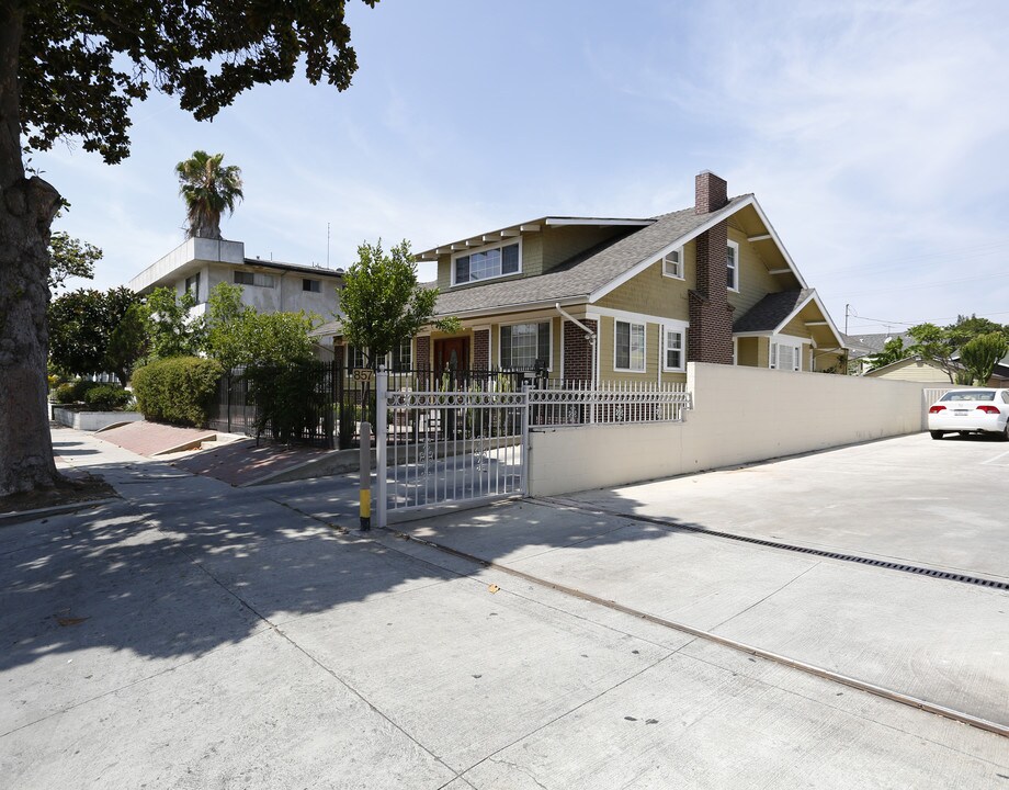 857 S Wilton Pl in Los Angeles, CA - Building Photo