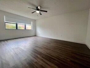 17350 NW 68th Ave-Unit -400-416 in Hialeah, FL - Building Photo - Building Photo