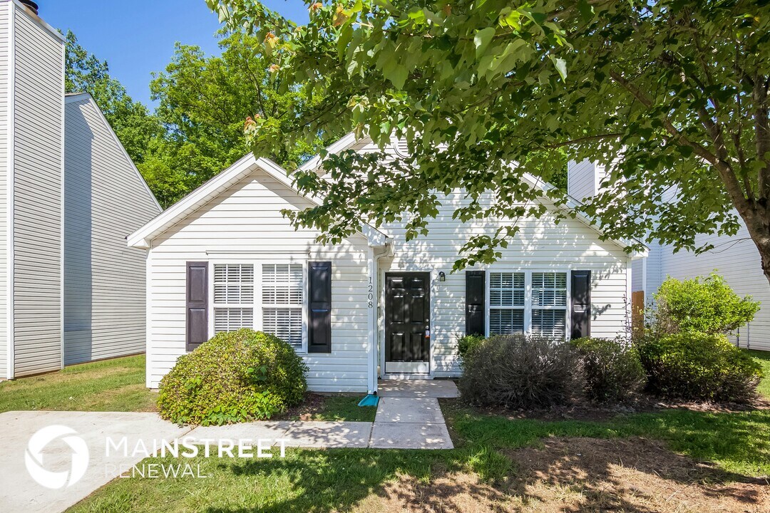 1208 McAllister Dr in Charlotte, NC - Foto de edificio