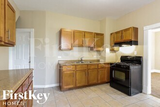 542 Oak St in Waukegan, IL - Foto de edificio - Building Photo