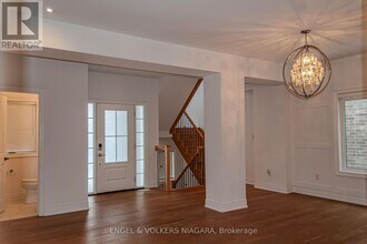 7171 Lionshead Ave in Niagara Falls, ON - Building Photo - Building Photo