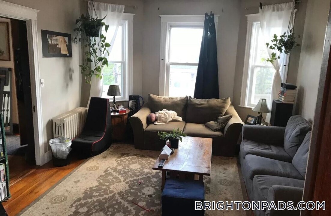 65 Hobart St in Boston, MA - Building Photo