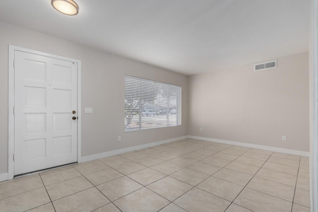 1020 W Santa Cruz Dr in Tempe, AZ - Building Photo