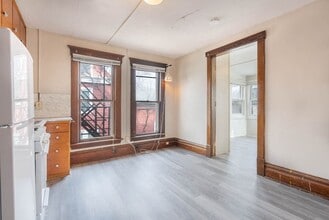 2610 College St - Cedar Falls in Cedar Falls, IA - Foto de edificio - Interior Photo