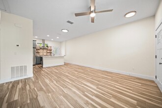 208 N Cherry St in Bunnell, FL - Building Photo - Building Photo