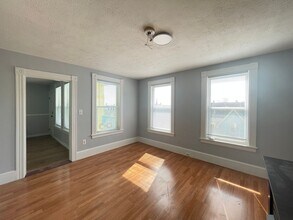 231 Laurel St in Manchester, NH - Building Photo - Building Photo