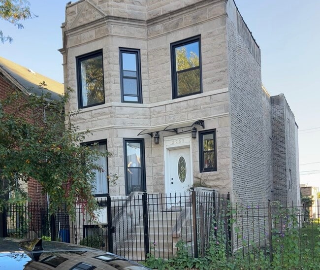 property at 3253 W Crystal St