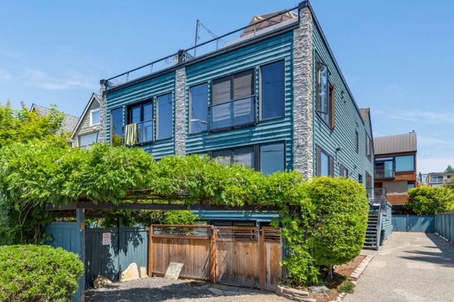 2026 Fairview Ave E in Seattle, WA - Foto de edificio - Building Photo