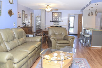 205 E Grand Ave, Unit 3B in Old Orchard Beach, ME - Foto de edificio - Building Photo