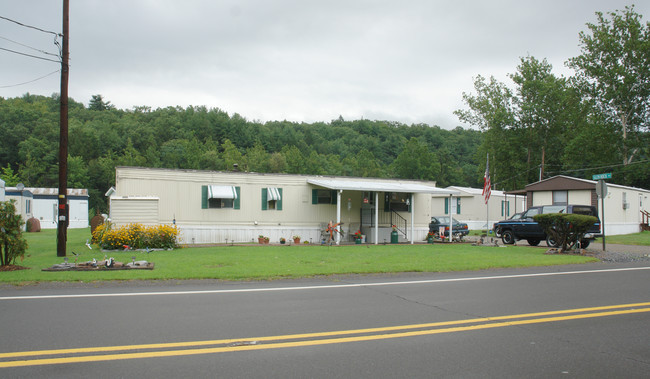 Glen Meadow Trailer Park in Pittston, PA - Foto de edificio - Building Photo