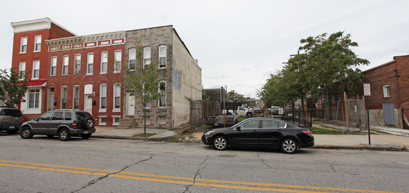 130 S Patterson Park Ave in Baltimore, MD - Building Photo