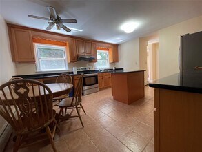 4 Cornwallis Rd in East Setauket, NY - Building Photo - Building Photo