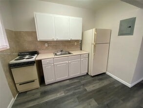 361 Sharar Ave in Opa Locka, FL - Building Photo - Building Photo