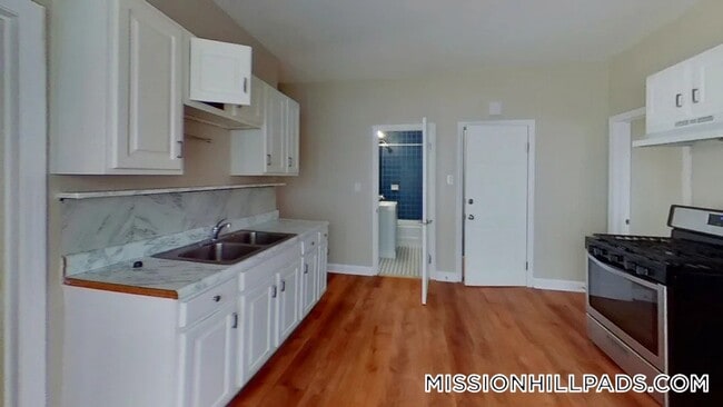 121 George St, Unit 3 in Boston, MA - Foto de edificio - Building Photo