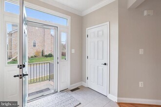 401 Yorkshire Ridge Ct in Purcellville, VA - Building Photo - Building Photo