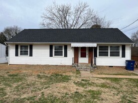 343 Elmwood Dr in Winston-Salem, NC - Building Photo