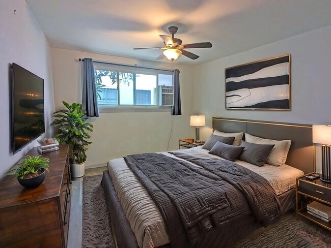 6127 Romaine St in Los Angeles, CA - Foto de edificio - Building Photo