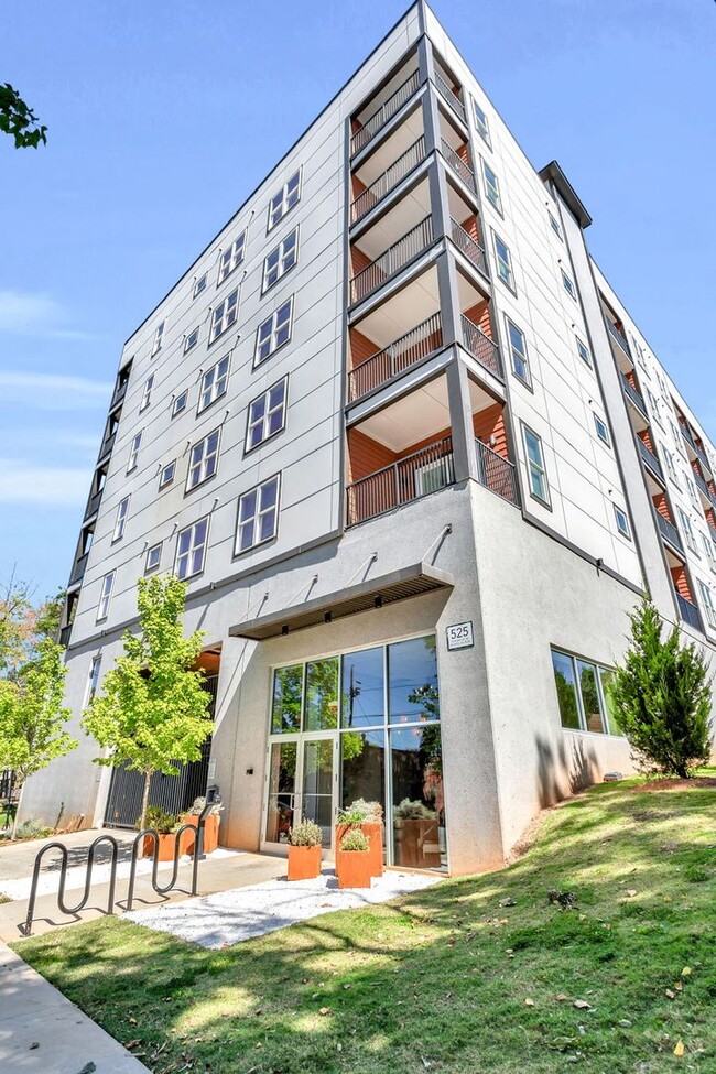 525 Parkway Dr NE in Atlanta, GA - Building Photo - Building Photo