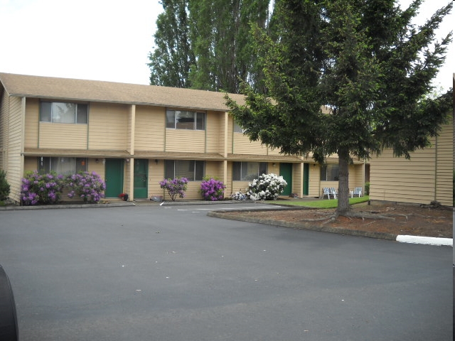 The Reef Apartments in Beaverton, OR - Building Photo - Building Photo