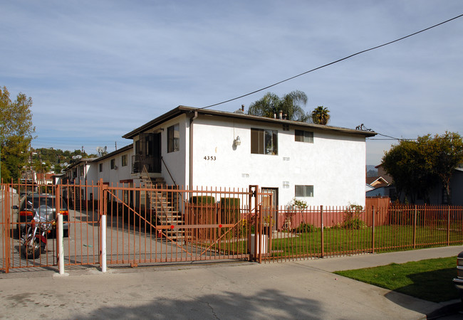 4353 Toland Way in Los Angeles, CA - Building Photo - Building Photo