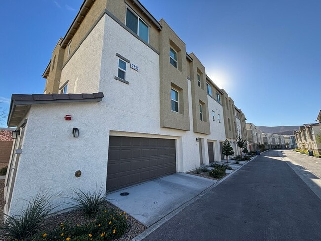 2735 Atomic Tangerine Wy in Las Vegas, NV - Building Photo - Building Photo