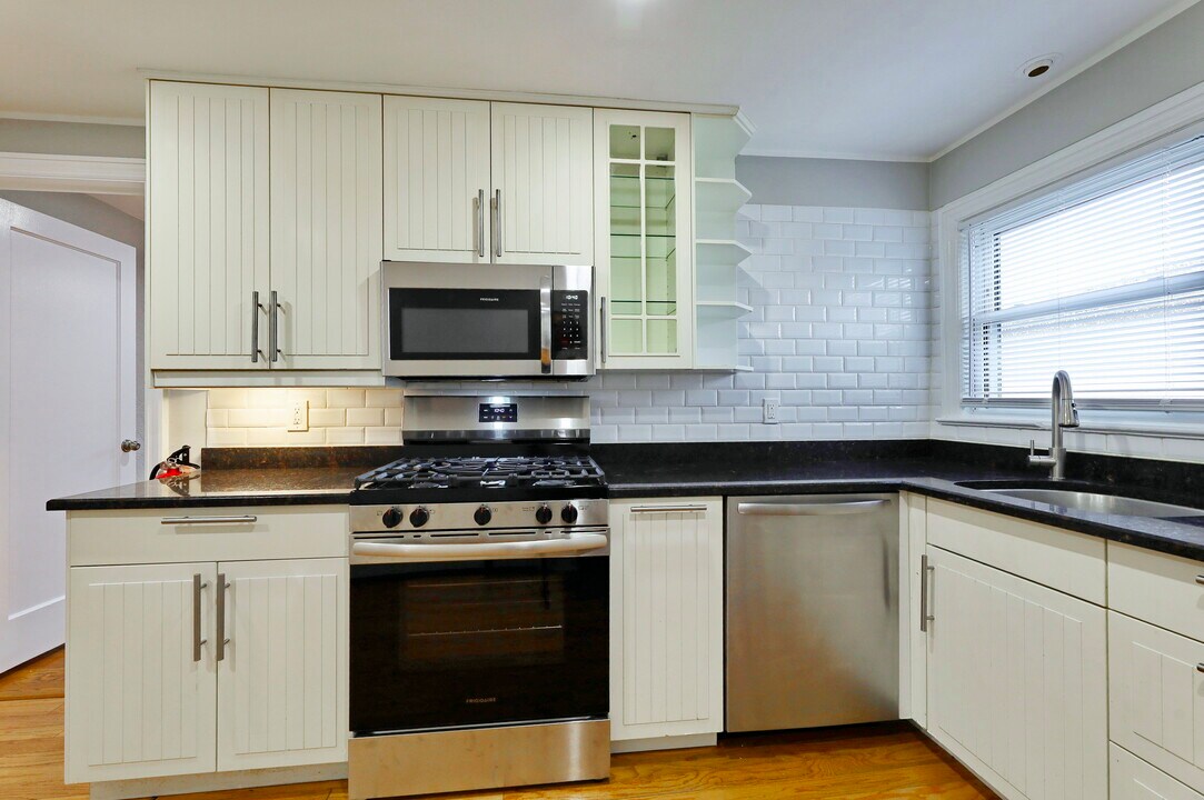 136 Chestnut St, Unit 2 in Garfield, NJ - Building Photo