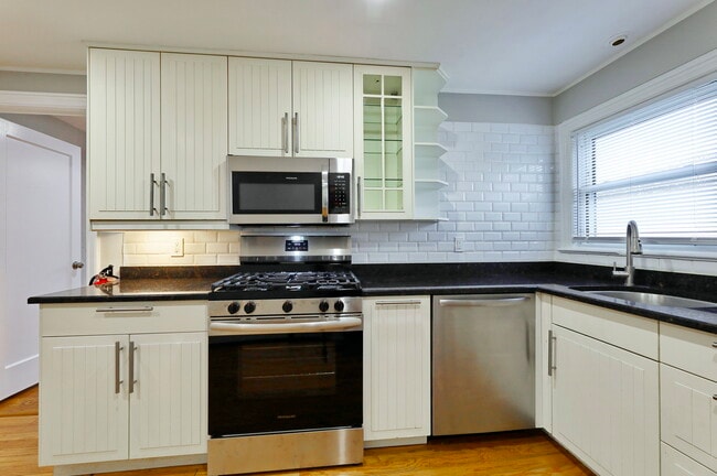 136 Chestnut St, Unit 2