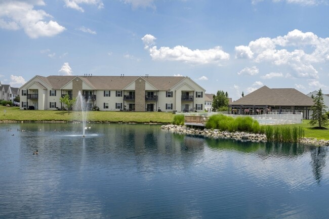 Catalina Club Apartments in Pataskala, OH - Foto de edificio - Building Photo