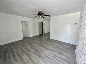 1801 NW 88th St in Miami, FL - Foto de edificio - Building Photo